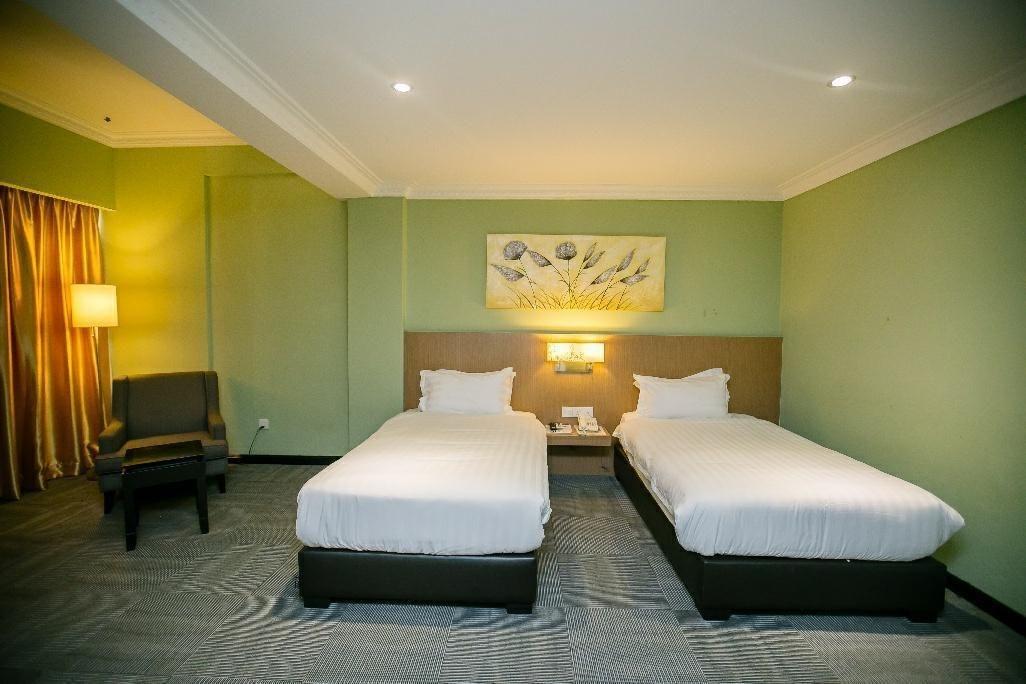 เมอร์เดกา โฮเต็ล Hotel เกอลวง ภายนอก รูปภาพ