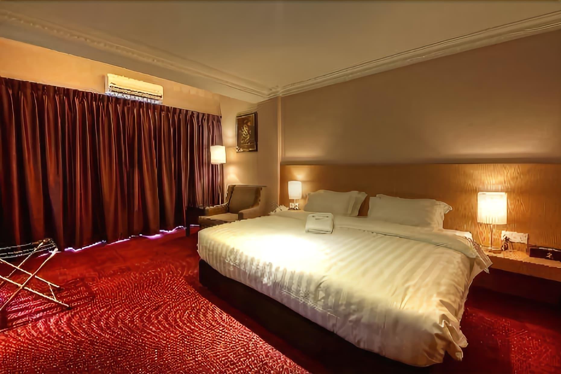 เมอร์เดกา โฮเต็ล Hotel เกอลวง ภายนอก รูปภาพ