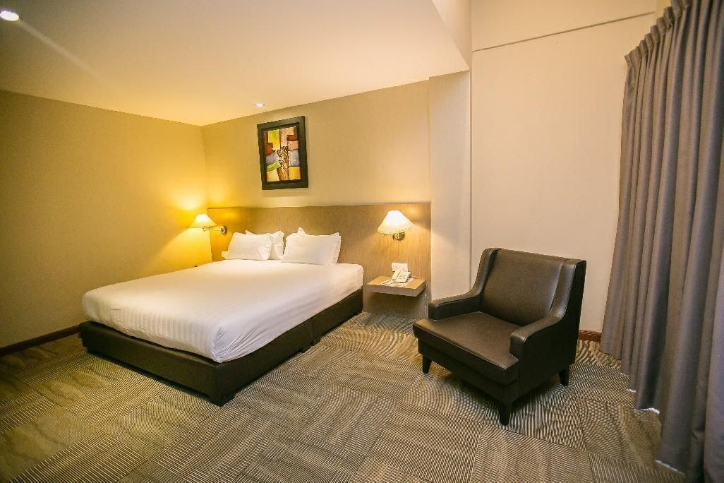 เมอร์เดกา โฮเต็ล Hotel เกอลวง ภายนอก รูปภาพ