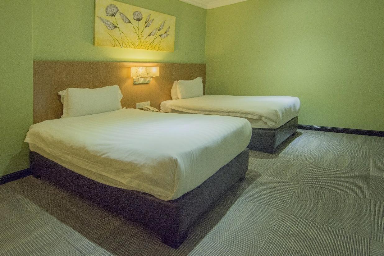 เมอร์เดกา โฮเต็ล Hotel เกอลวง ภายนอก รูปภาพ