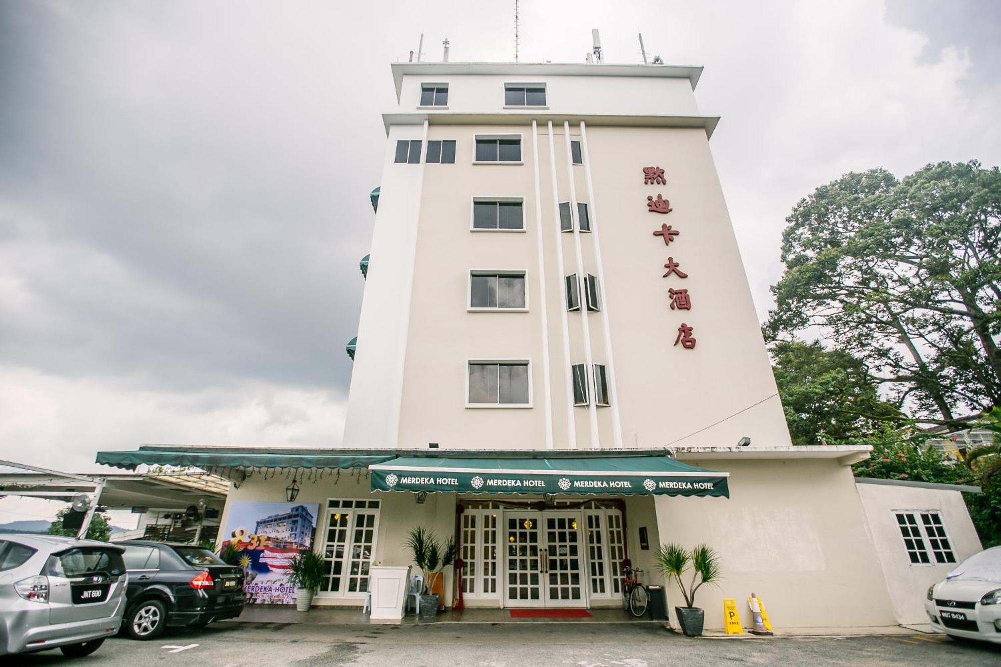 เมอร์เดกา โฮเต็ล Hotel เกอลวง ภายนอก รูปภาพ