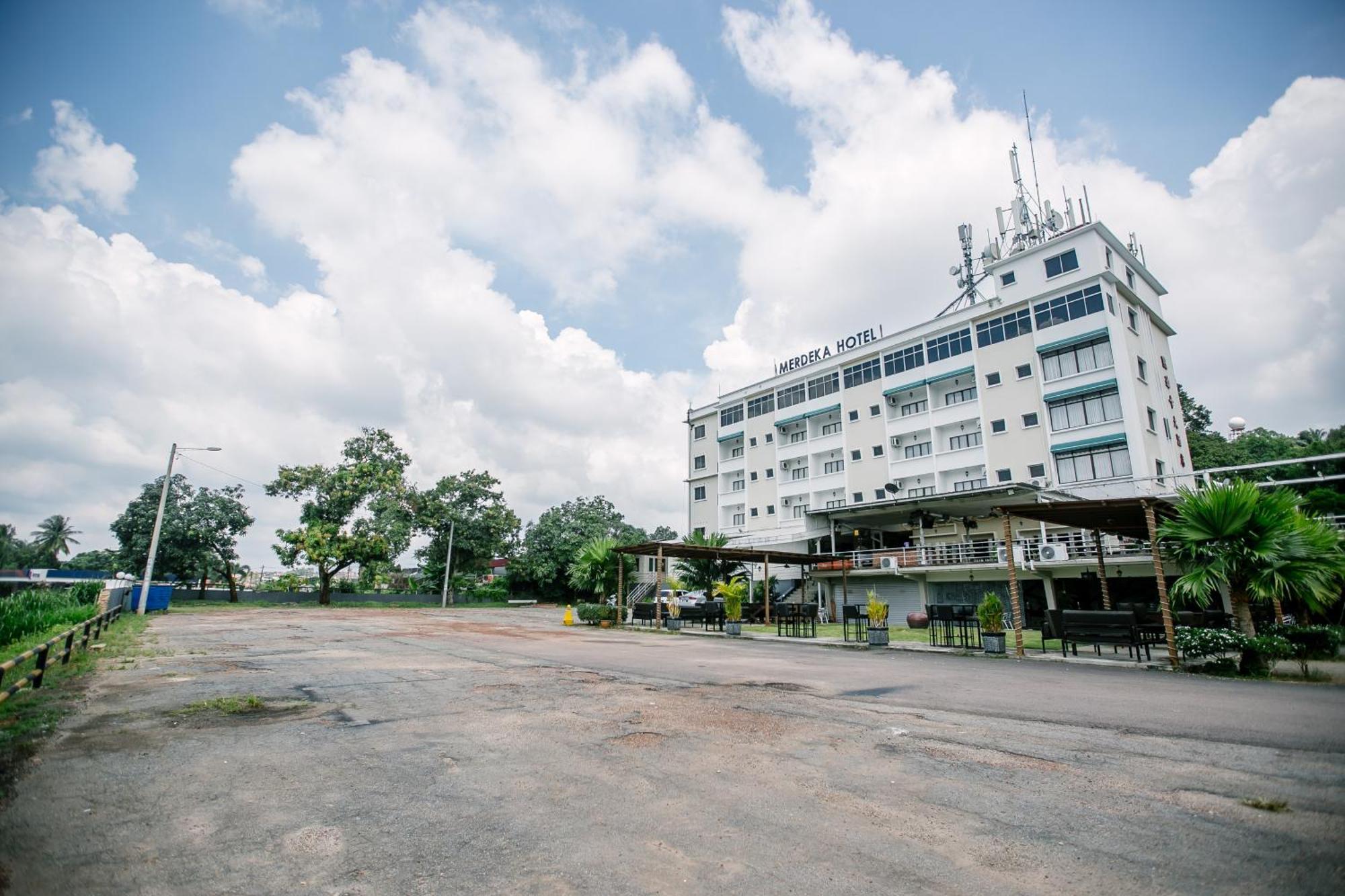 เมอร์เดกา โฮเต็ล Hotel เกอลวง ภายนอก รูปภาพ