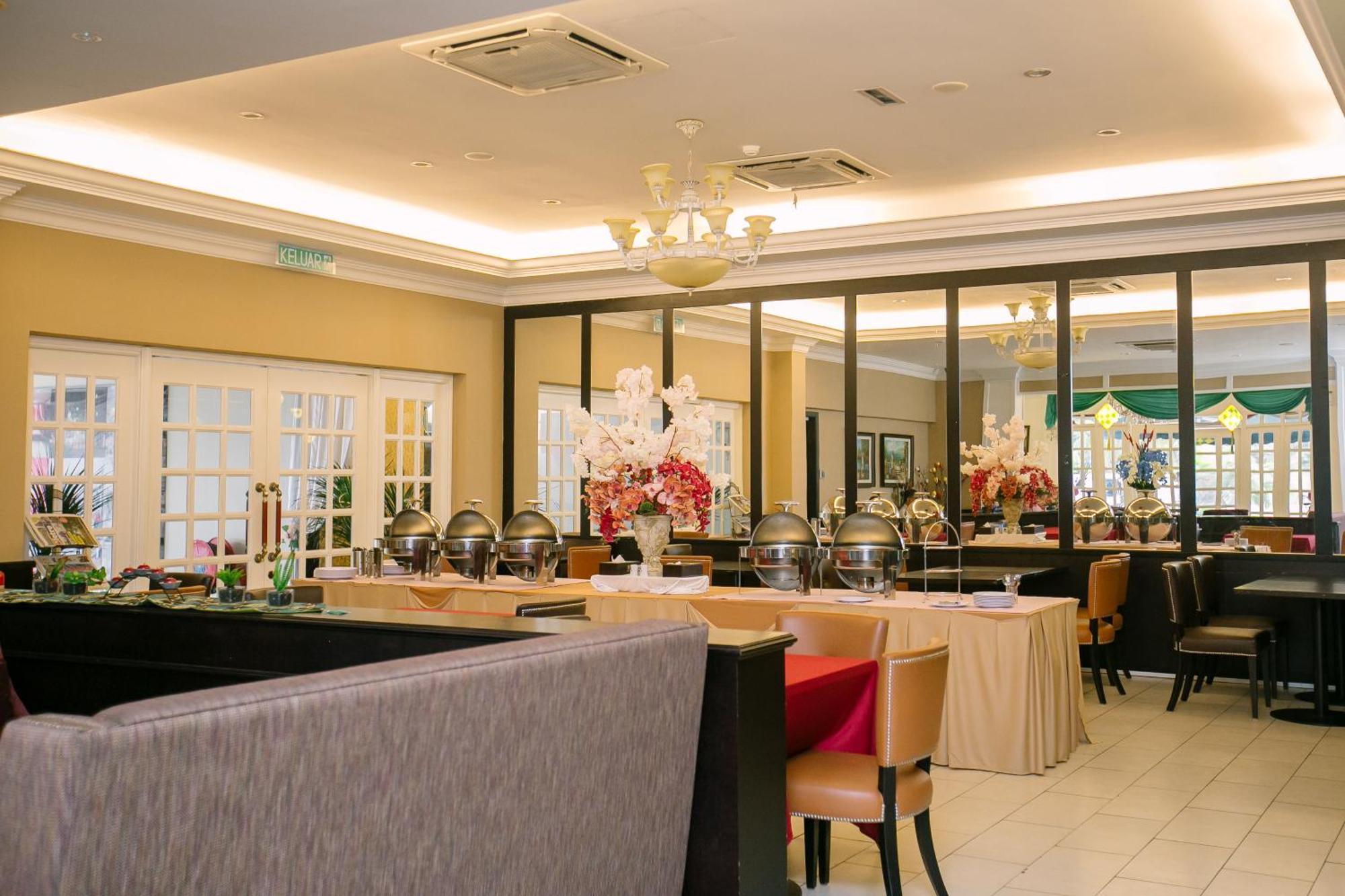 เมอร์เดกา โฮเต็ล Hotel เกอลวง ภายนอก รูปภาพ