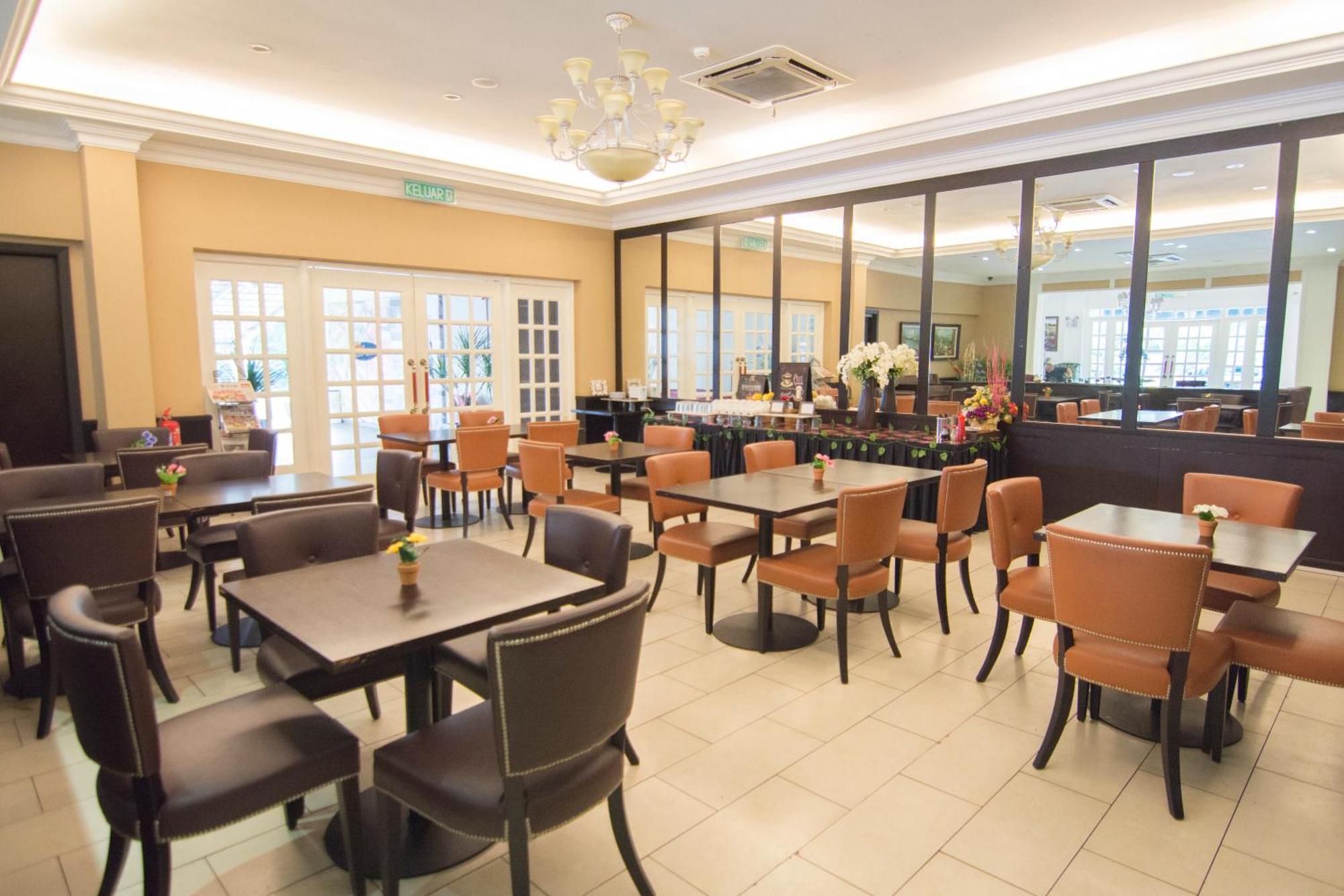 เมอร์เดกา โฮเต็ล Hotel เกอลวง ภายนอก รูปภาพ