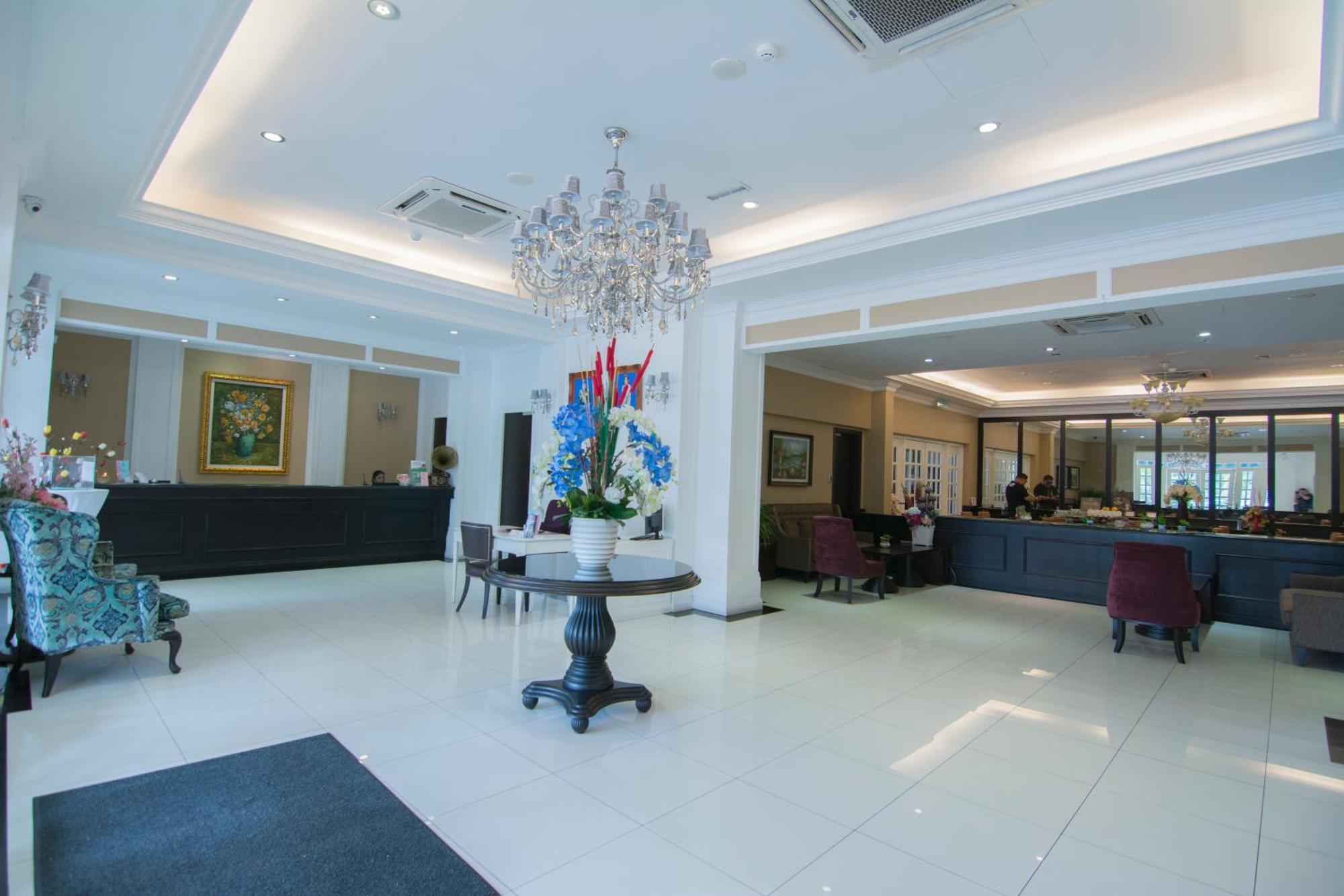 เมอร์เดกา โฮเต็ล Hotel เกอลวง ภายนอก รูปภาพ