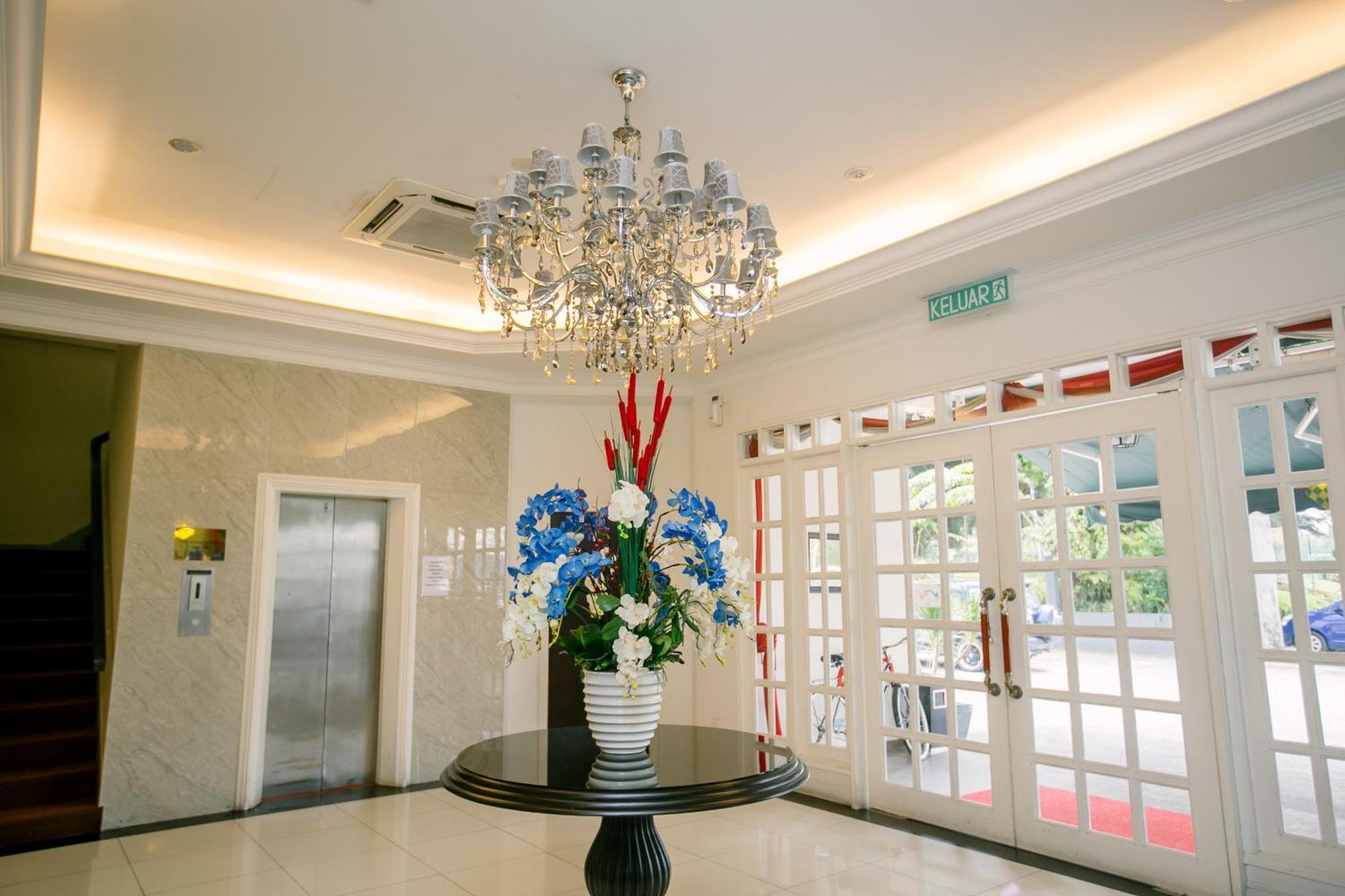 เมอร์เดกา โฮเต็ล Hotel เกอลวง ภายนอก รูปภาพ