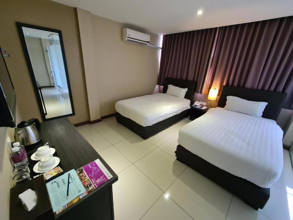 เมอร์เดกา โฮเต็ล Hotel เกอลวง ภายนอก รูปภาพ