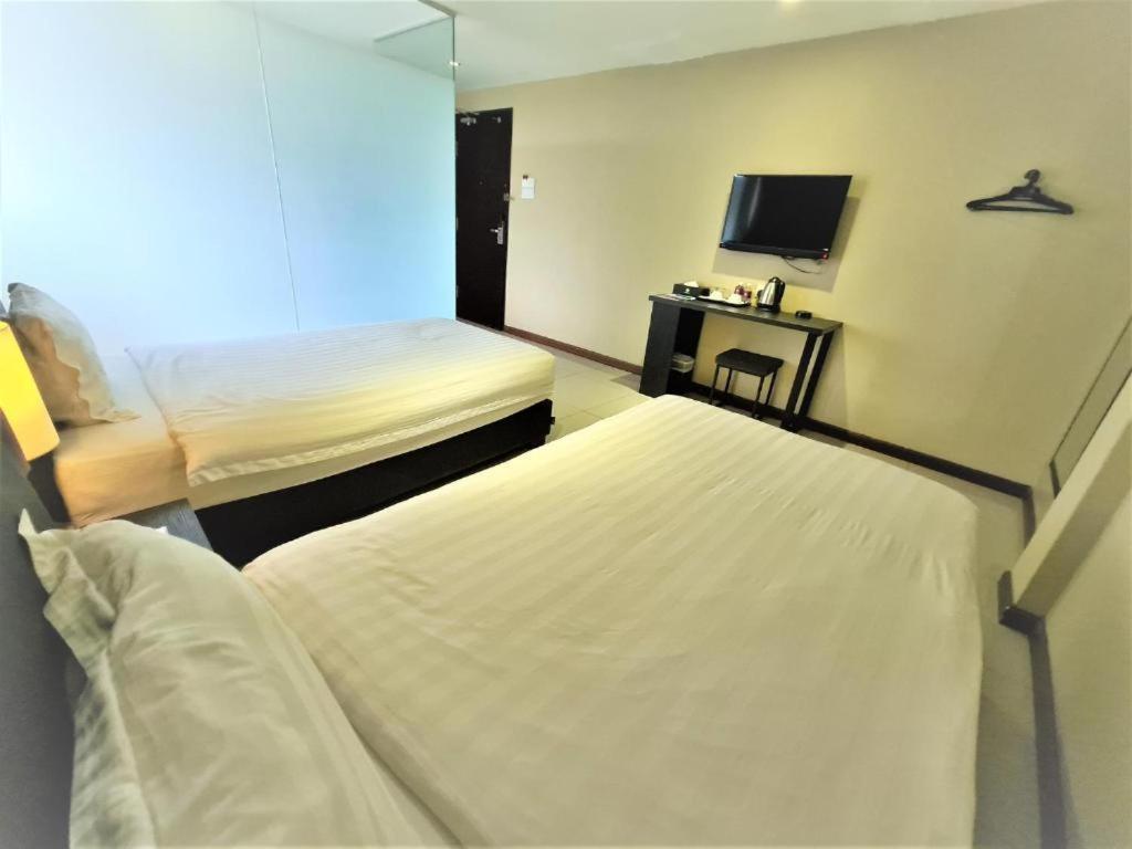 เมอร์เดกา โฮเต็ล Hotel เกอลวง ภายนอก รูปภาพ