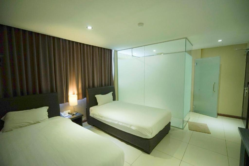 เมอร์เดกา โฮเต็ล Hotel เกอลวง ภายนอก รูปภาพ