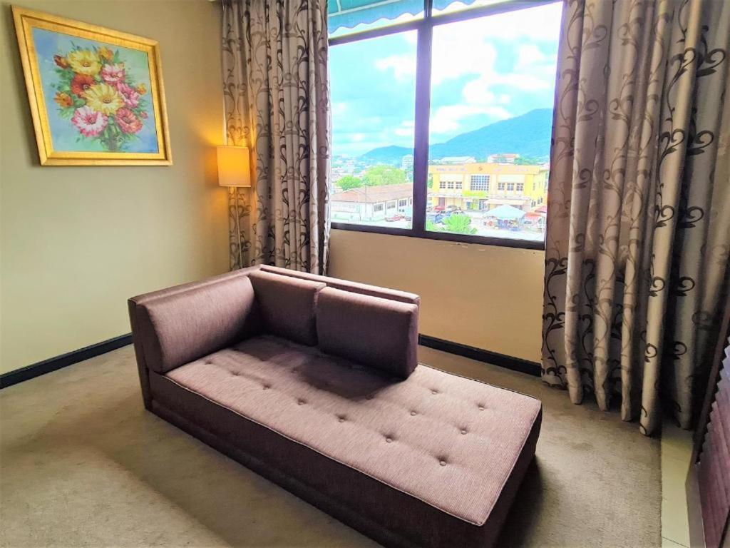 เมอร์เดกา โฮเต็ล Hotel เกอลวง ภายนอก รูปภาพ