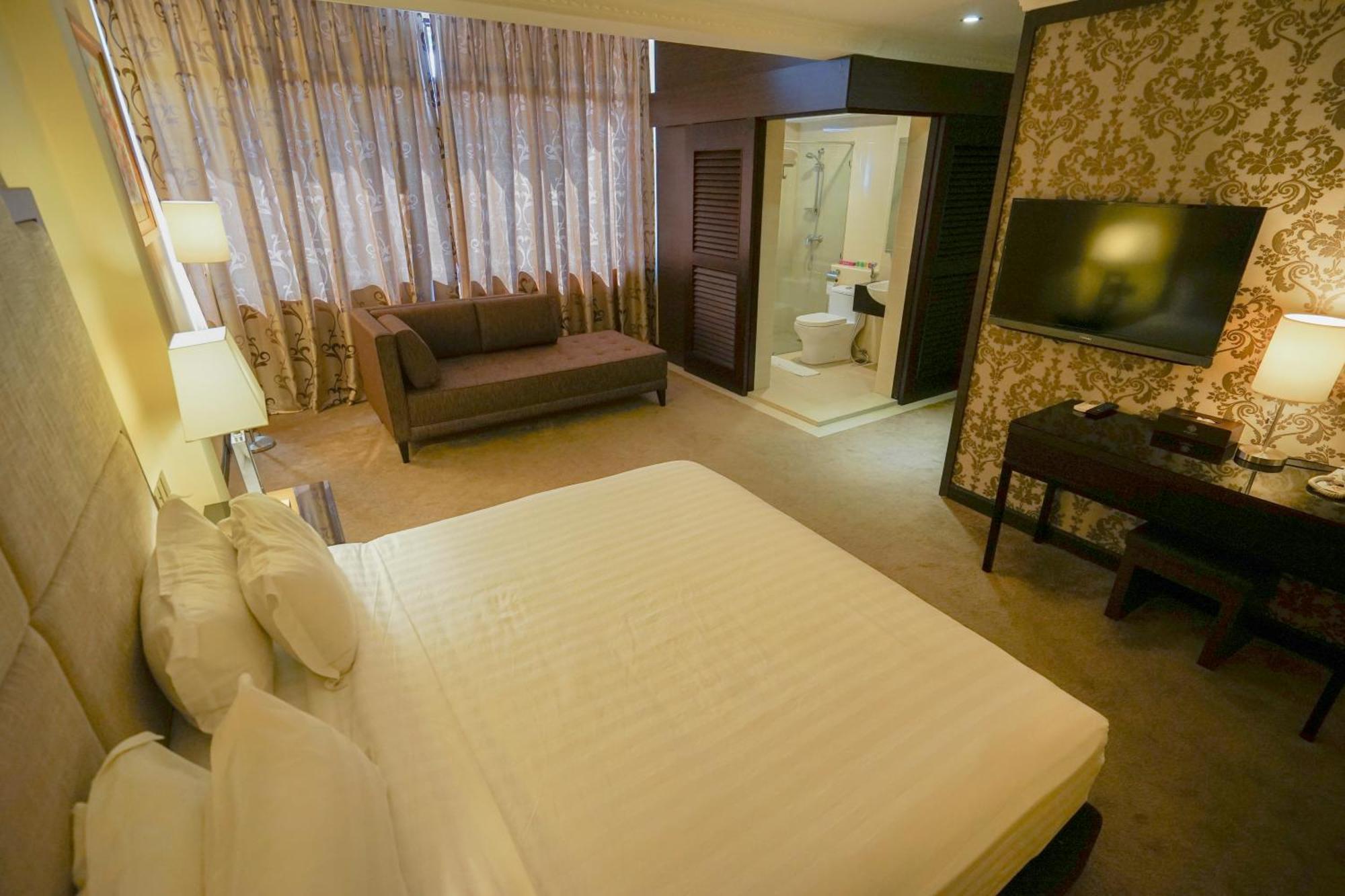 เมอร์เดกา โฮเต็ล Hotel เกอลวง ภายนอก รูปภาพ