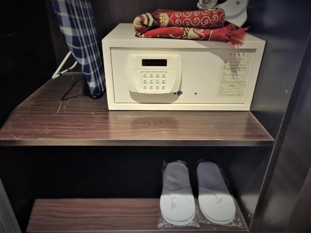 เมอร์เดกา โฮเต็ล Hotel เกอลวง ภายนอก รูปภาพ