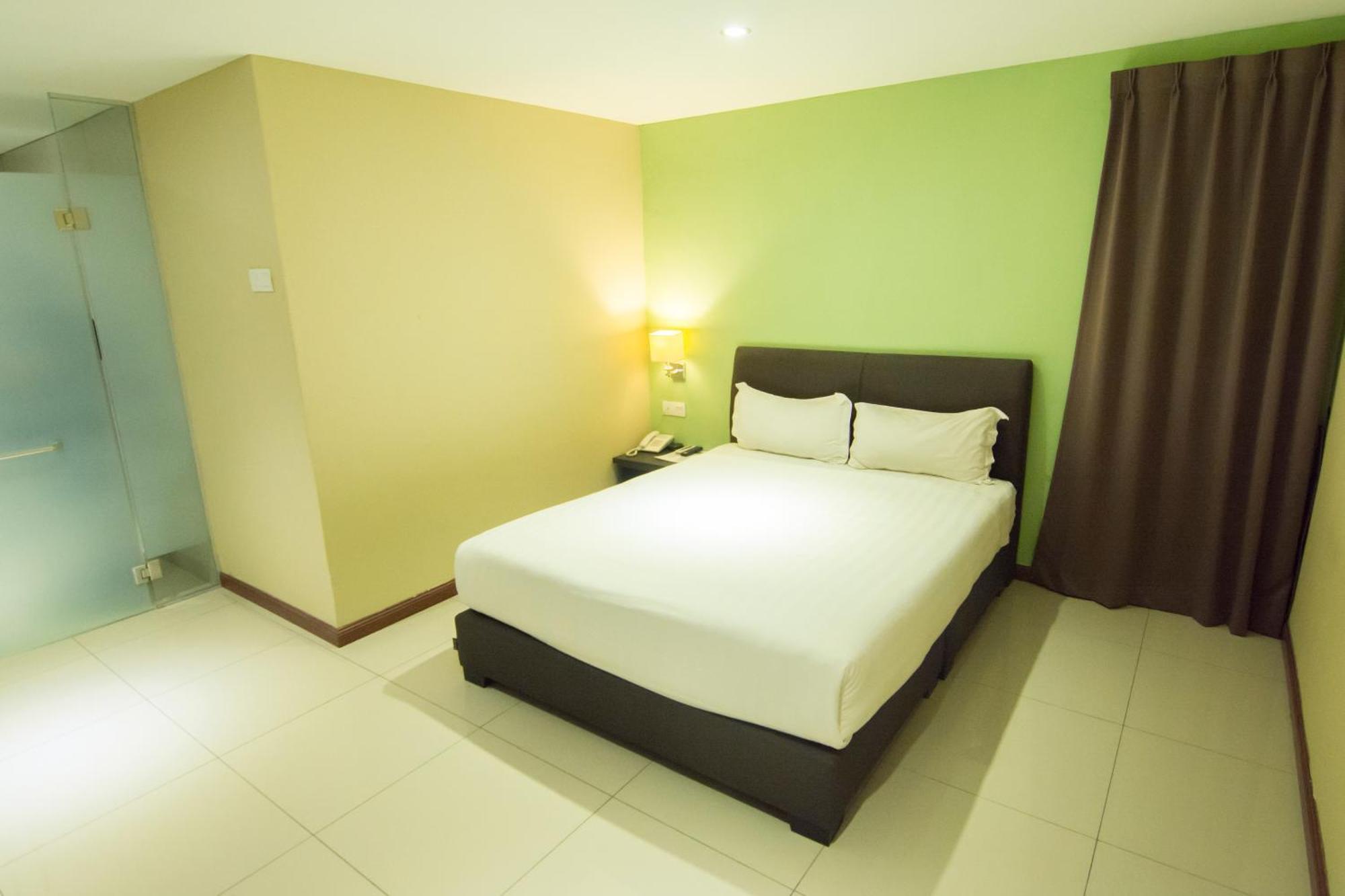 เมอร์เดกา โฮเต็ล Hotel เกอลวง ภายนอก รูปภาพ