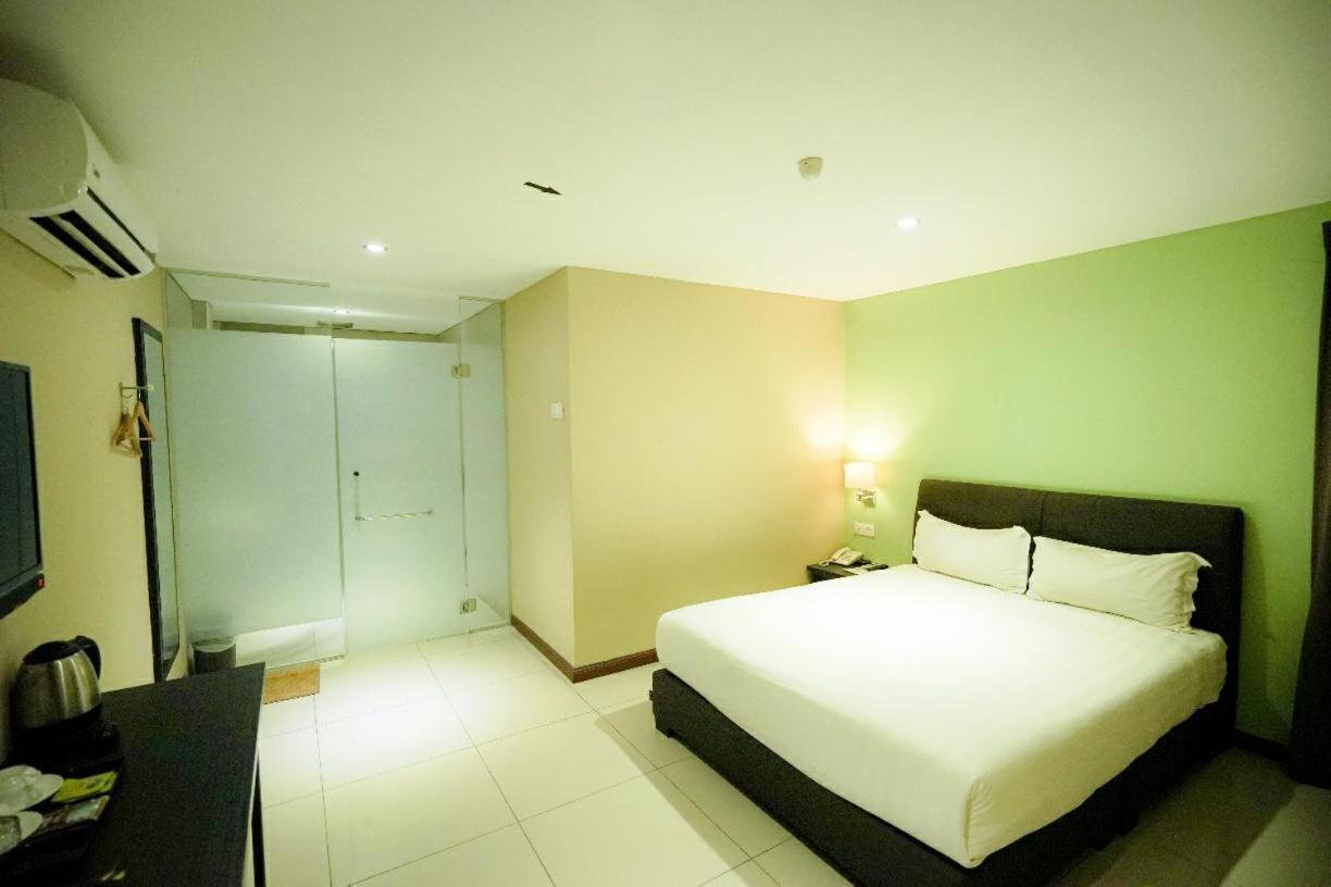 เมอร์เดกา โฮเต็ล Hotel เกอลวง ภายนอก รูปภาพ