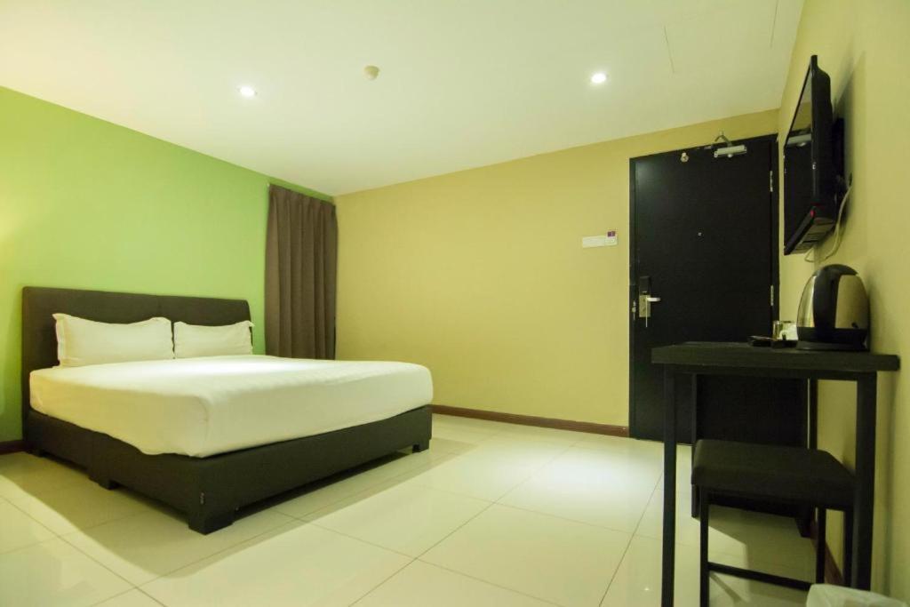 เมอร์เดกา โฮเต็ล Hotel เกอลวง ภายนอก รูปภาพ