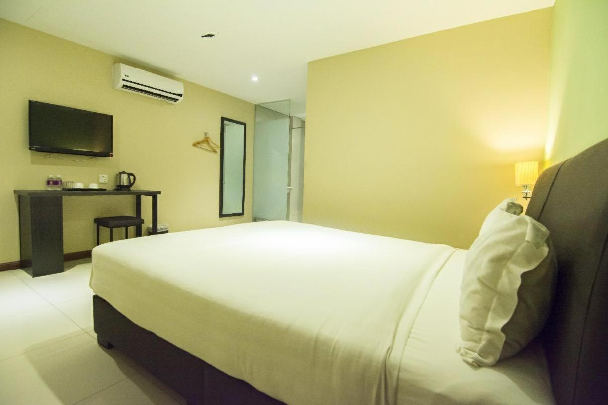 เมอร์เดกา โฮเต็ล Hotel เกอลวง ภายนอก รูปภาพ