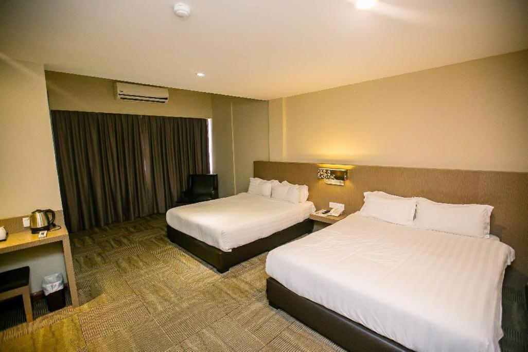 เมอร์เดกา โฮเต็ล Hotel เกอลวง ภายนอก รูปภาพ