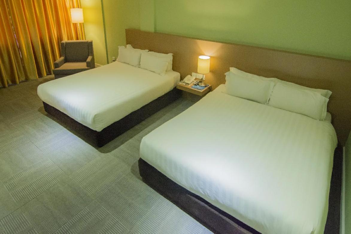 เมอร์เดกา โฮเต็ล Hotel เกอลวง ภายนอก รูปภาพ