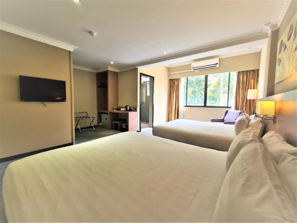 เมอร์เดกา โฮเต็ล Hotel เกอลวง ภายนอก รูปภาพ