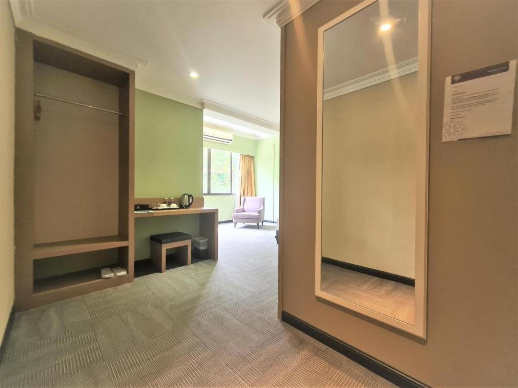 เมอร์เดกา โฮเต็ล Hotel เกอลวง ภายนอก รูปภาพ