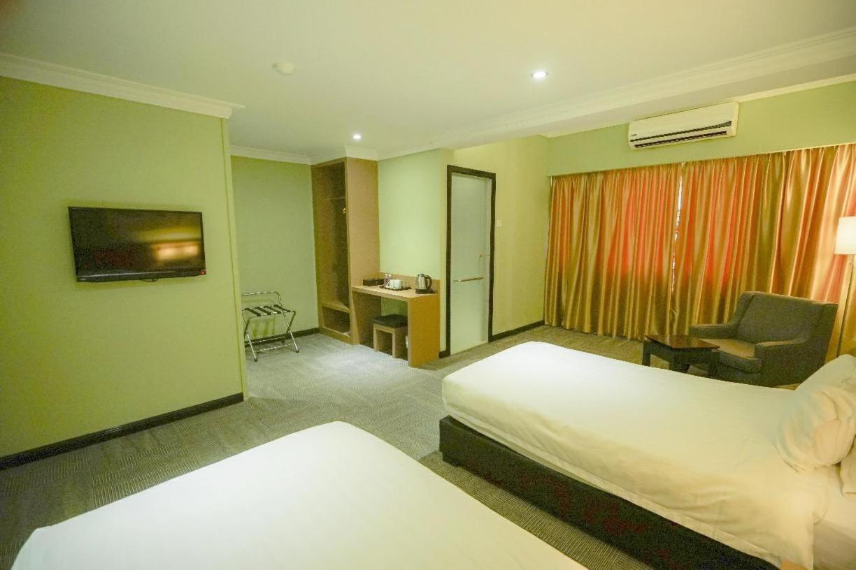 เมอร์เดกา โฮเต็ล Hotel เกอลวง ภายนอก รูปภาพ
