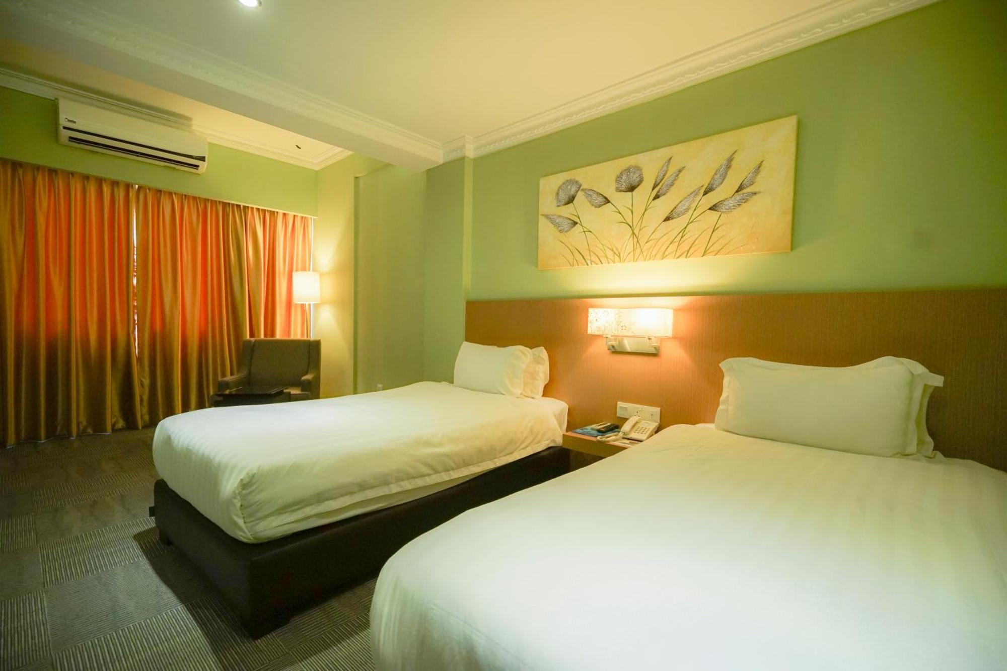 เมอร์เดกา โฮเต็ล Hotel เกอลวง ภายนอก รูปภาพ