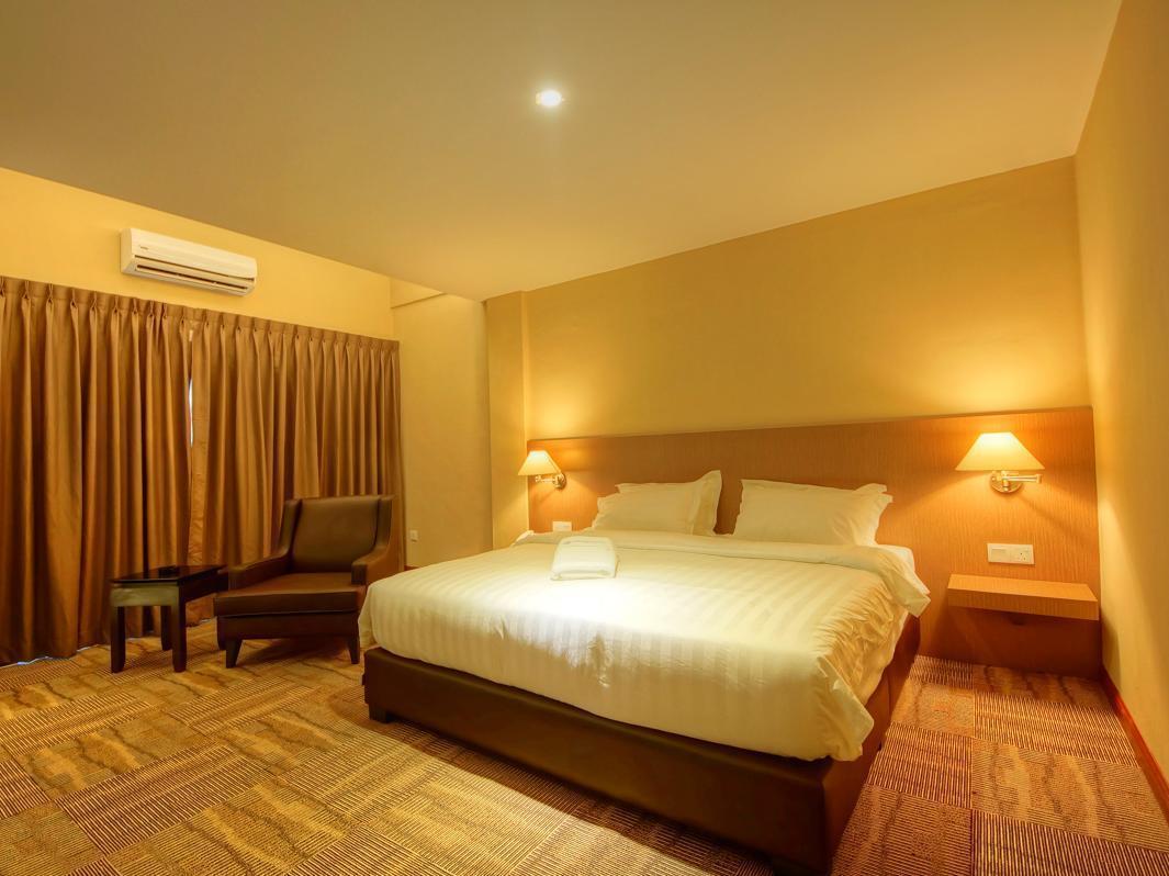 เมอร์เดกา โฮเต็ล Hotel เกอลวง ภายนอก รูปภาพ
